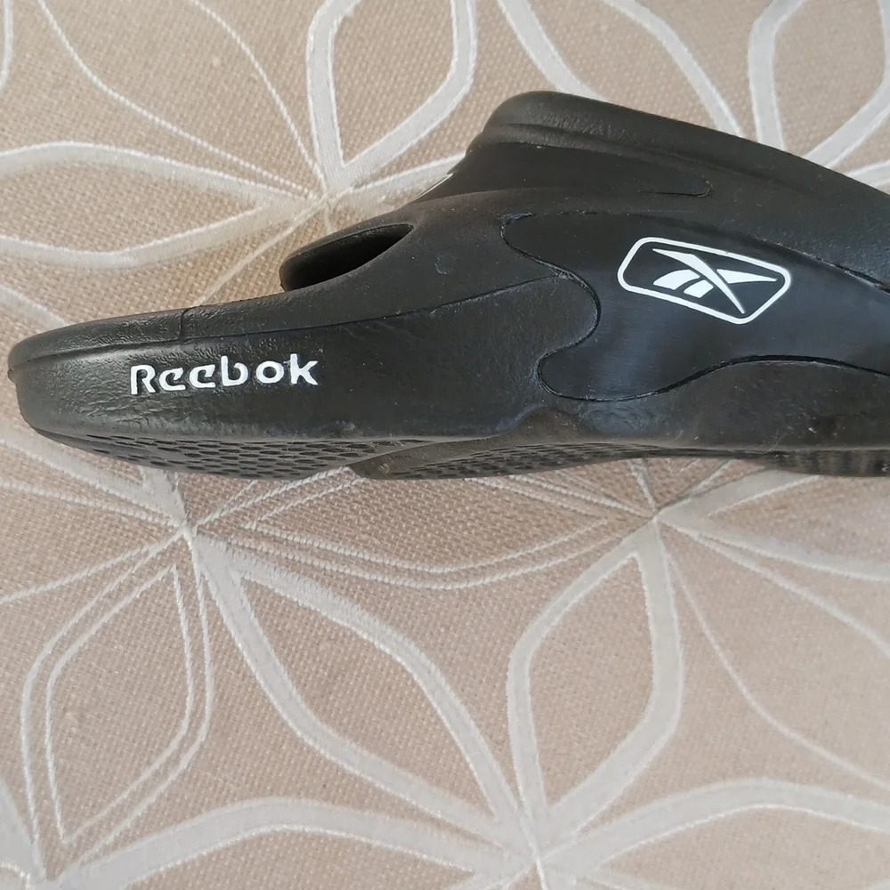 Reebok raiders slip
